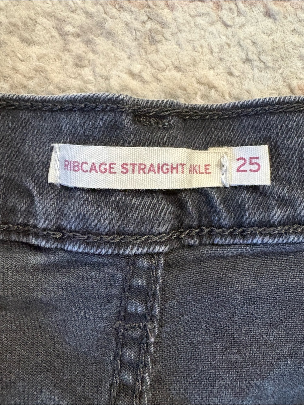 Levi's High-Rise Black Wash Jeans with Front Seam and Button-Fly - Picture 3 of 6